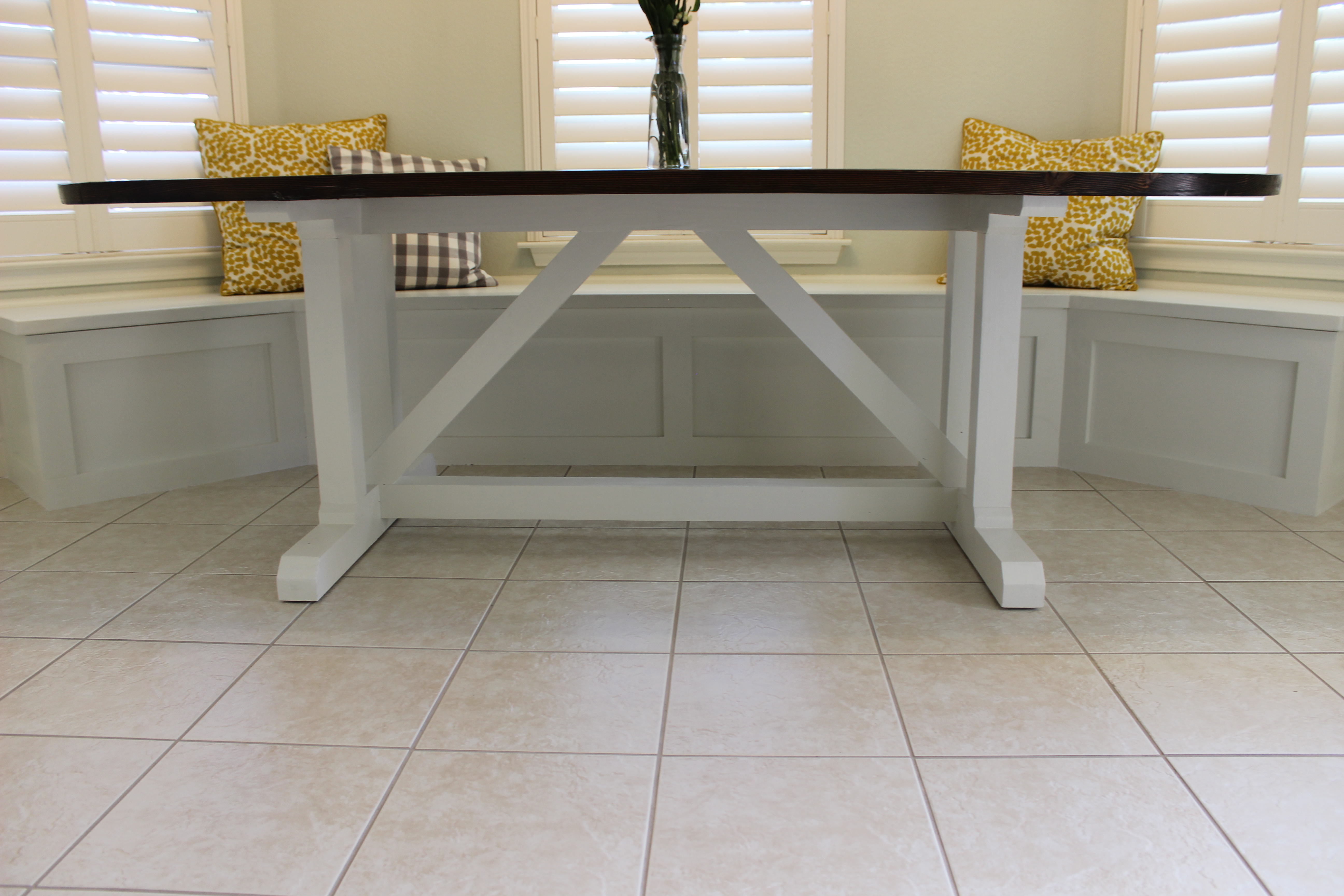 Finished table top in dining nook with banquette