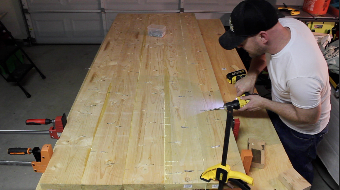 Drilling pocket screws to join table top