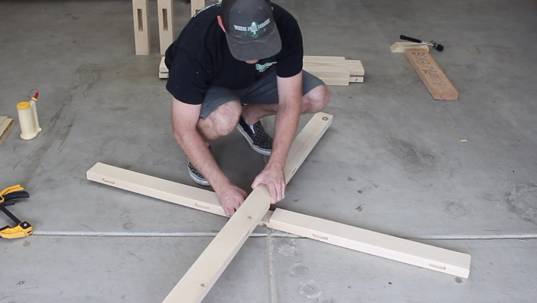 assembling top stretcher using lap joint