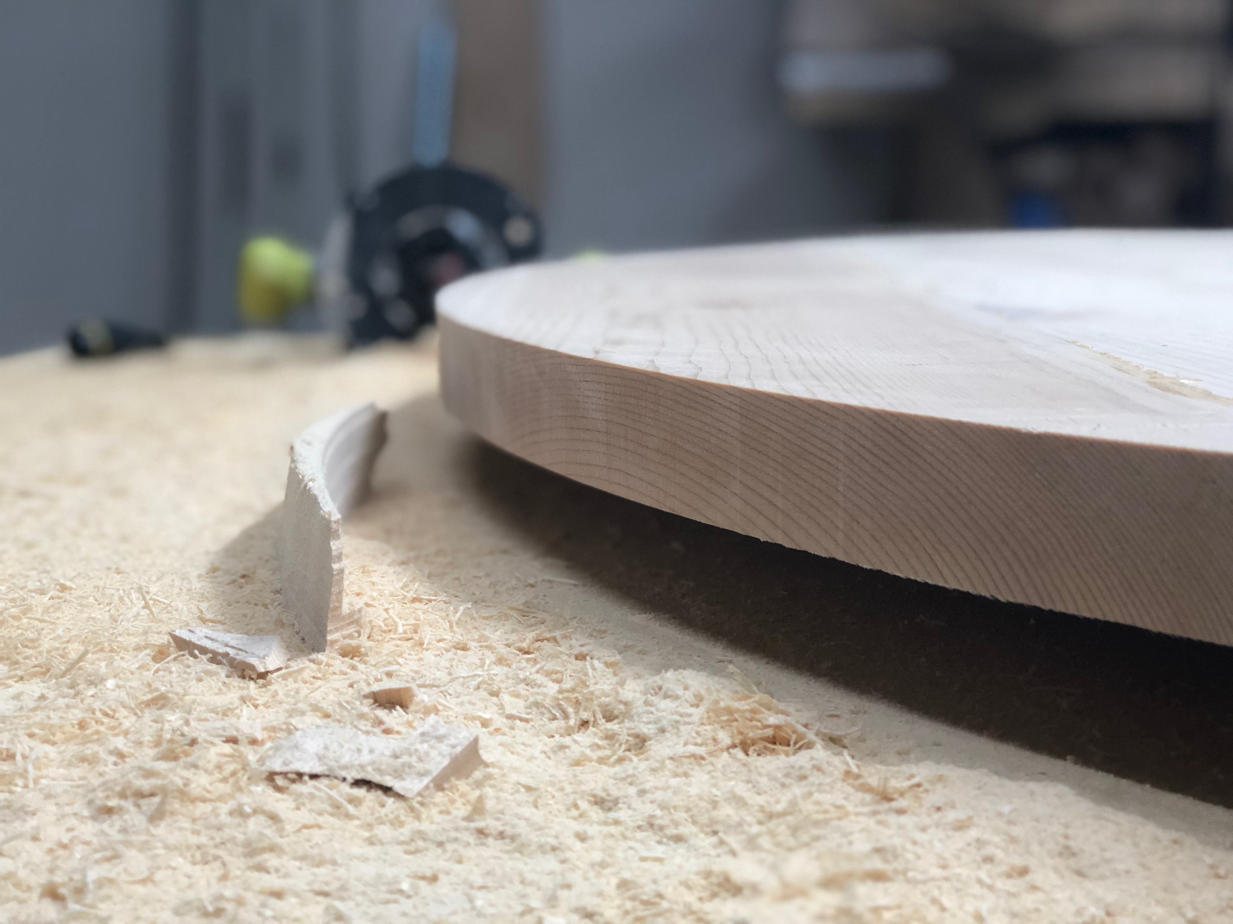 Rounded table top after using the plunge router